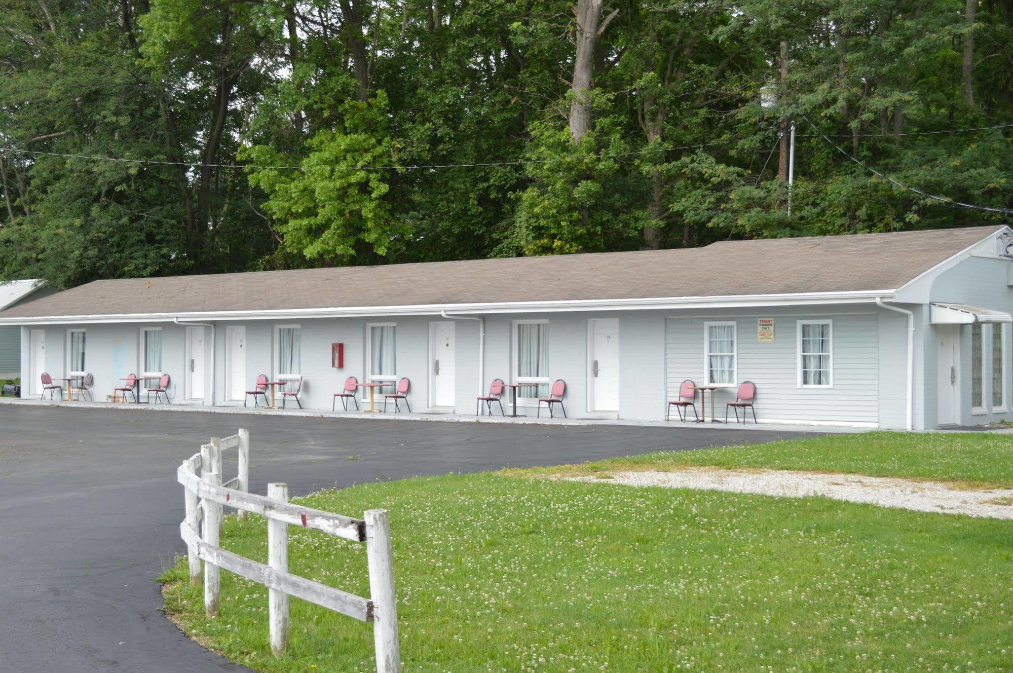 Great Lakes Motel Fremont Exterior photo